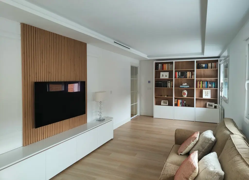 Reforma de un salón realizada por AMR Estudio